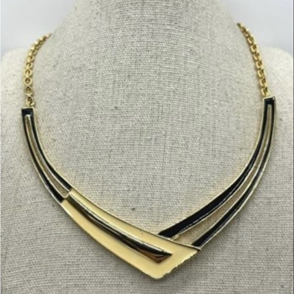 Beautiful vintage Monet enamel necklace